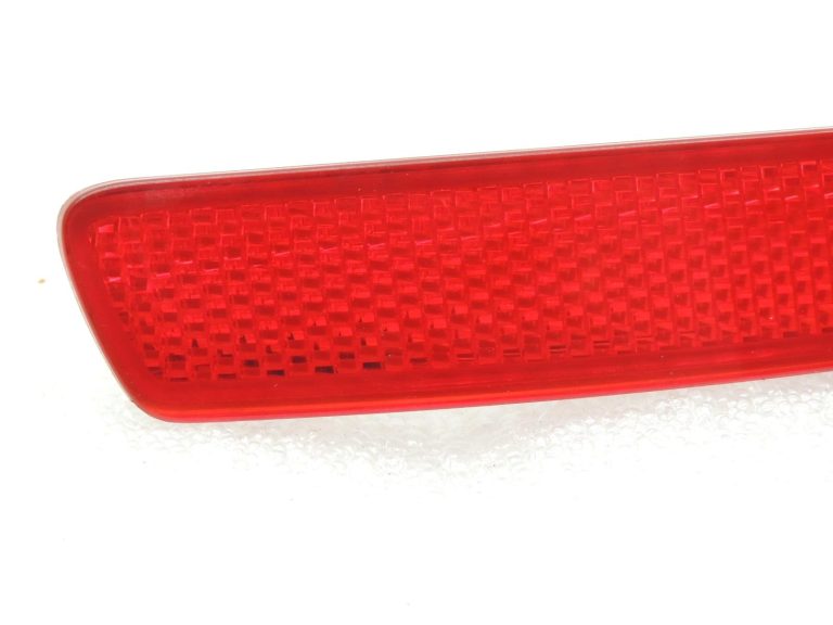 Oriģinālais BMW F30LCI F31LCi aizmugurējais labais atstarotājs 63147400208 7400208