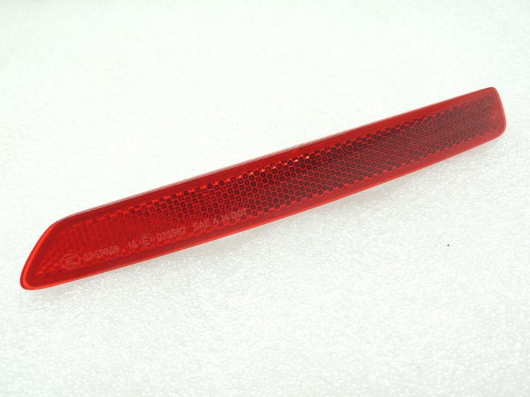 Oriģinālais BMW F30LCI F31LCi aizmugurējais labais atstarotājs 63147400208 7400208