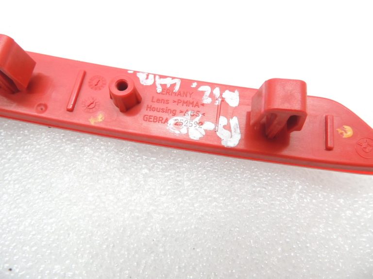 Oriģinālais BMW F30LCI F31LCi aizmugurējais labais atstarotājs 63147400208 7400208
