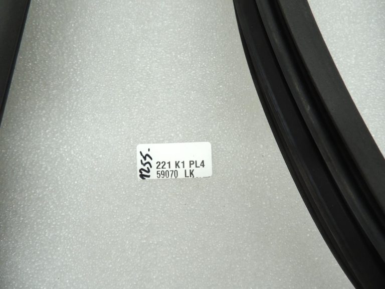 Oriģinālais Mercedes Benz W205 durvju blīvējums gumijas durvju blīvējums priekšējais A2056970051