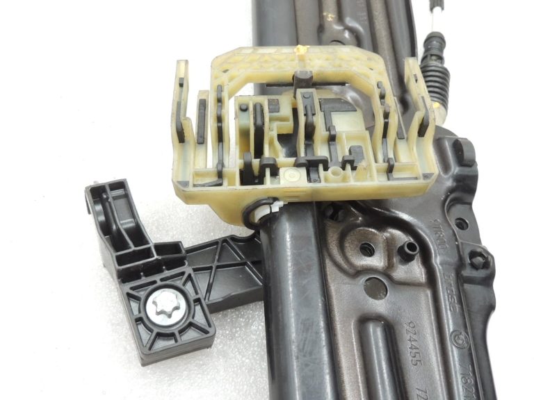 Oriģinālais BMW 5. sērijas F10 F11 F18 aizmugurējā kreisā loga regulators 51357182613, 7182613