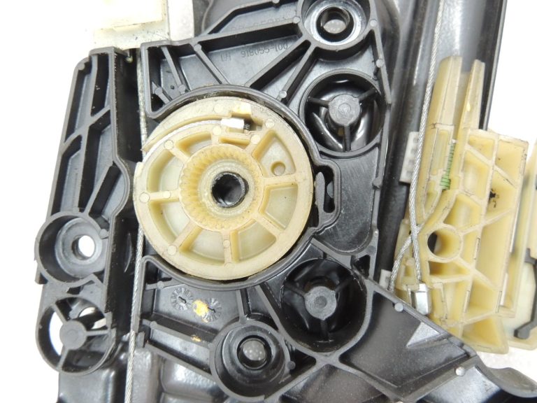 Oriģinālais BMW 5. sērijas F10 F11 F18 aizmugurējā kreisā loga regulators 51357182613, 7182613