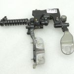 Oriģinālā BMW F31 aizmugurējo durvju eņģes kreisā puse BLACK SAPPHIRE METALLIC 475