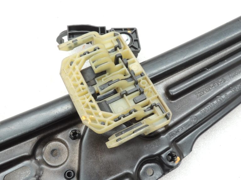 Oriģinālais BMW 5. sērijas F10 F11 F18 aizmugurējā labā loga regulators 51357182614 7182614