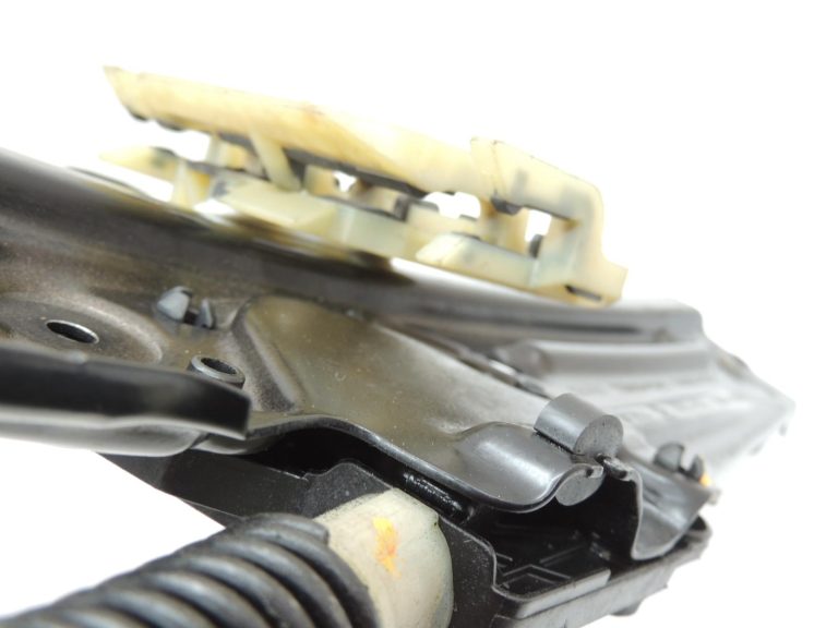 Oriģinālais BMW 5. sērijas F10 F11 F18 aizmugurējā labā loga regulators 51357182614 7182614