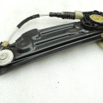 Oriģinālais BMW 5. sērijas F10 F11 F18 aizmugurējā labā loga regulators 51357182614 7182614