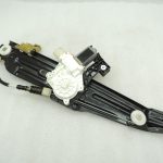 Oriģinālais BMW 5. sērijas F10 F11 F18 aizmugurējā kreisā loga regulators ar motoru 51357182613