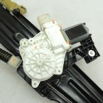 Oriģinālais BMW 5. sērijas F10 F11 F18 aizmugurējā kreisā loga regulators ar motoru 51357182613