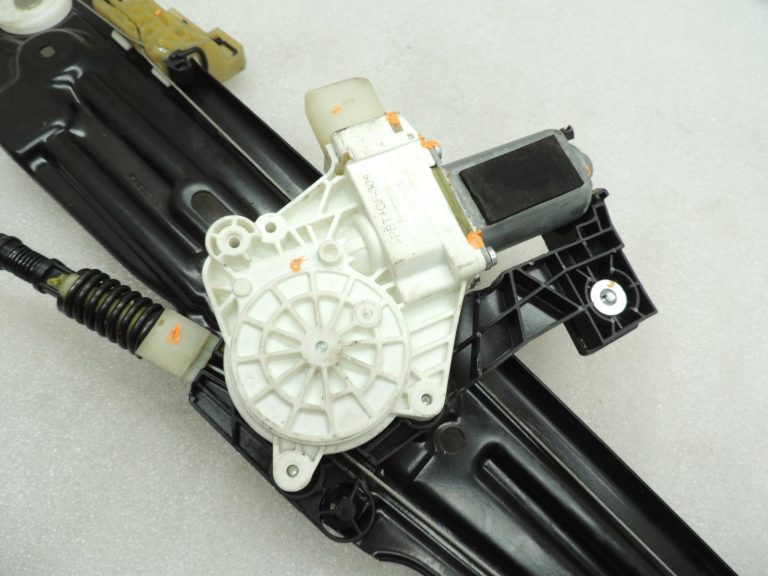 Oriģinālais BMW 5. sērijas F10 F11 F18 aizmugurējā kreisā loga regulators ar motoru 51357182613