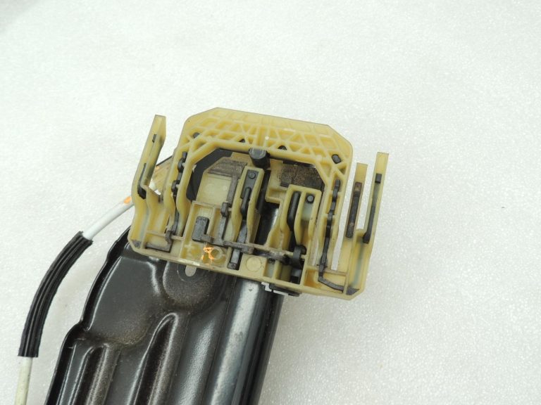 Oriģinālais BMW 5. sērijas F10 F11 F18 aizmugurējā labā loga regulators ar motoru 51357182614