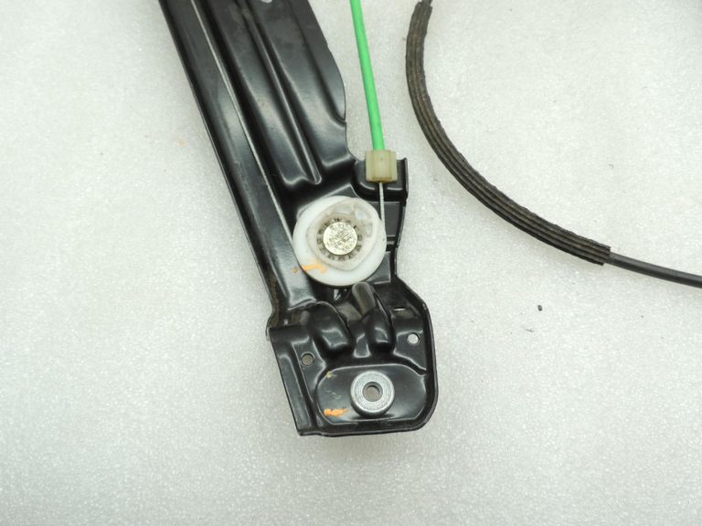 Oriģinālais BMW 5. sērijas F10 F11 F11 F18 priekšējā labā loga regulatora mehānisms 51337182132