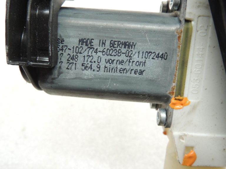 Oriģinālais BMW 5. sērijas F10 F11 F18 aizmugurējā labā loga regulators ar motoru 51357182614