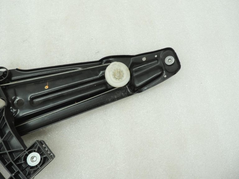 Oriģinālais BMW 5. sērijas F10 F11 F18 aizmugurējā labā loga regulators ar motoru 51357182614