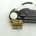 Oriģinālais BMW 5. sērijas F10 F11 F18 aizmugurējā labā loga regulators ar motoru 51357182614
