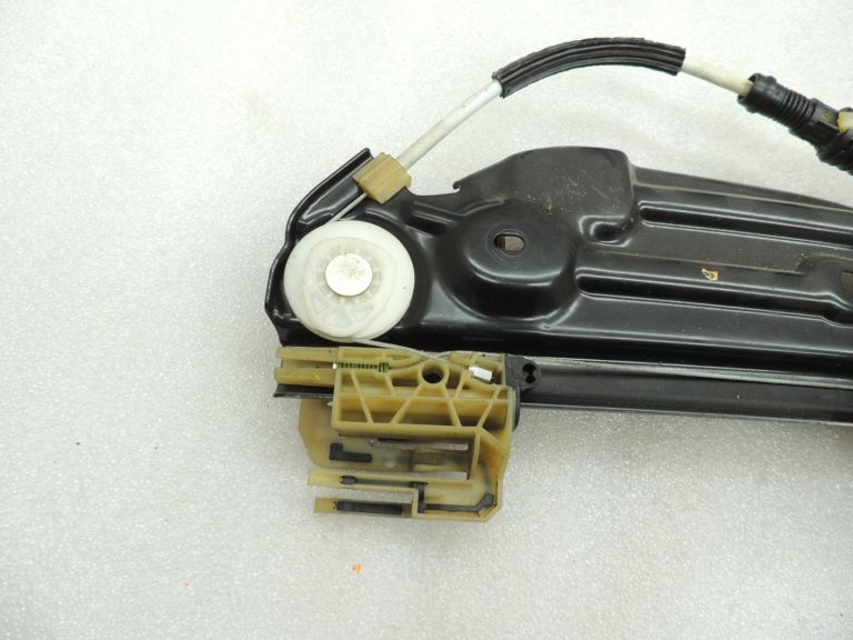 Oriģinālais BMW 5. sērijas F10 F11 F18 aizmugurējā labā loga regulators ar motoru 51357182614
