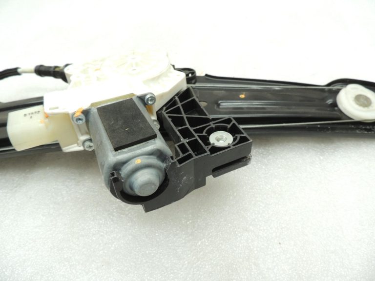 Oriģinālais BMW 5. sērijas F10 F11 F18 aizmugurējā labā loga regulators ar motoru 51357182614