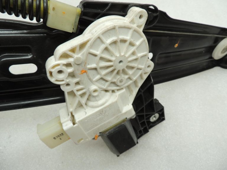Oriģinālais BMW 5. sērijas F10 F11 F18 aizmugurējā labā loga regulators ar motoru 51357182614