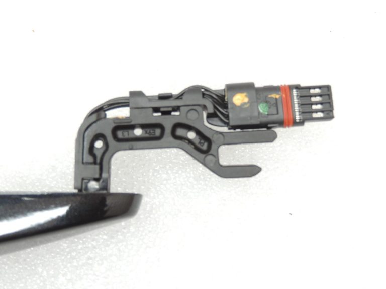 Oriģinālā BMW F30 F31 F31 F35 F80 priekšējais kreisais ārdurvju rokturis Keyless 475 Safīra melns