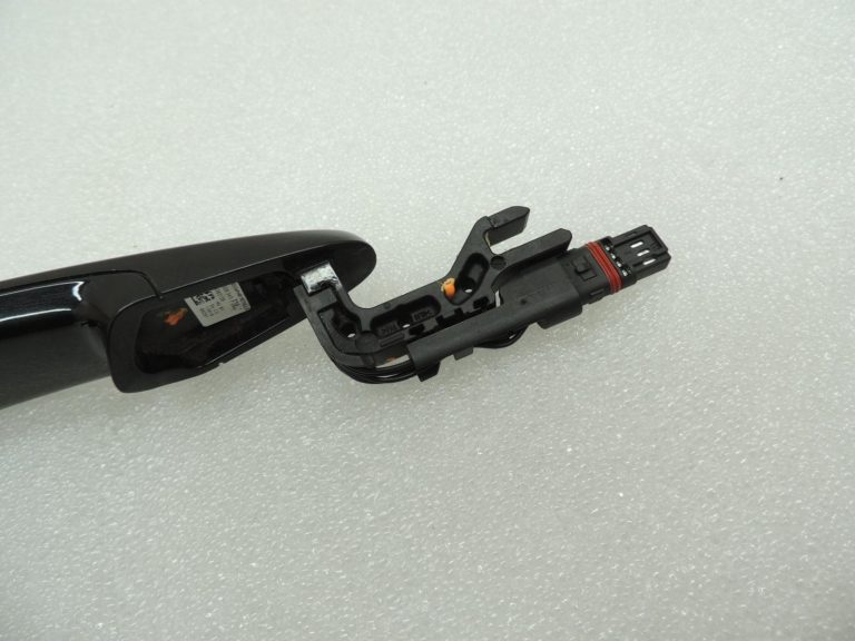 Oriģinālā BMW F30 F31 F31 F35 F80 priekšējais kreisais ārdurvju rokturis Keyless 475 Safīra melns
