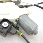 Oriģinālais BMW 5. sērijas F10 F11 F18 priekšējais kreisais loga regulators ar motoru 51337182131