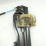 Oriģinālais BMW 5. sērijas F10 F11 F18 priekšējais labās puses loga regulators ar motoru 51337182132