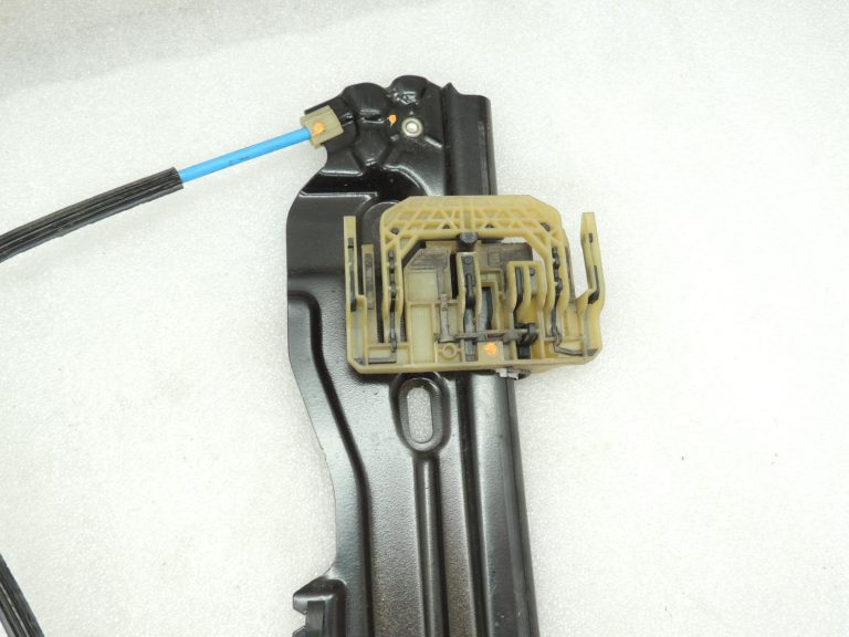 Oriģinālais BMW 5. sērijas F10 F11 F18 priekšējais labās puses loga regulators ar motoru 51337182132