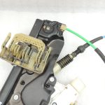 Oriģinālais BMW 5. sērijas F10 F11 F18 priekšējais labās puses loga regulators ar motoru 51337182132