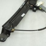 Oriģinālais BMW 5. sērijas F10 F11 F18 priekšējais labās puses loga regulators ar motoru 51337182132