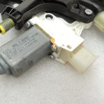 Oriģinālais BMW 5. sērijas F10 F11 F18 priekšējais labās puses loga regulators ar motoru 51337182132
