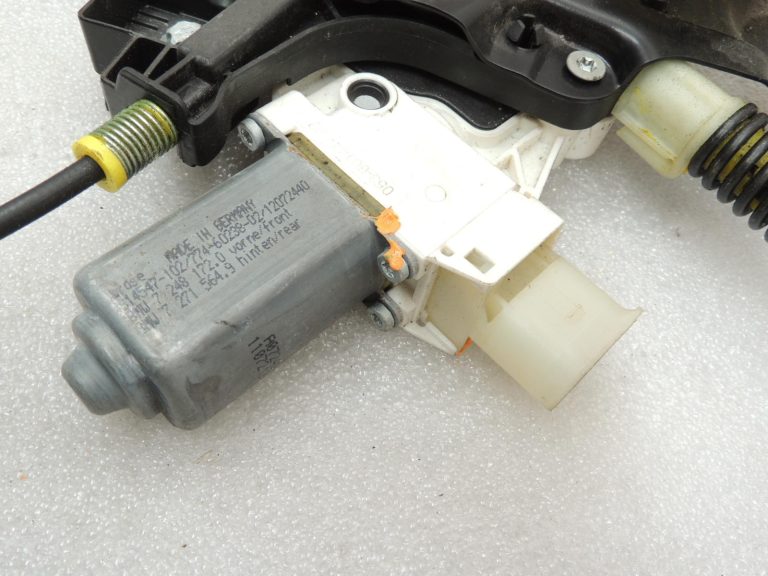 Oriģinālais BMW 5. sērijas F10 F11 F18 priekšējais labās puses loga regulators ar motoru 51337182132