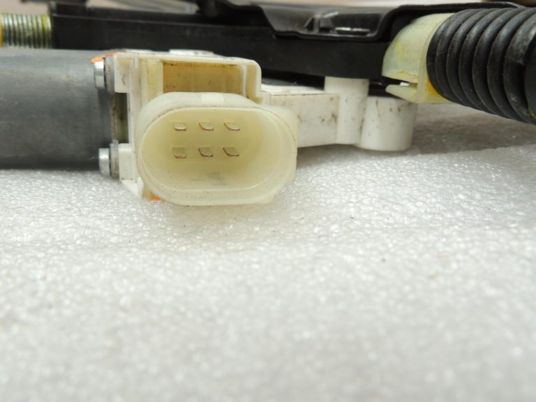 Oriģinālais BMW 5. sērijas F10 F11 F18 priekšējais labās puses loga regulators ar motoru 51337182132