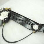 Oriģinālais BMW 5. sērijas F10 F11 F18 priekšējais labās puses loga regulators ar motoru 51337182132