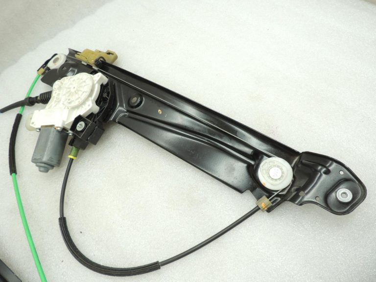 Oriģinālais BMW 5. sērijas F10 F11 F18 priekšējais labās puses loga regulators ar motoru 51337182132