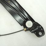 Oriģinālais BMW 5. sērijas F10 F11 F18 priekšējais labās puses loga regulators ar motoru 51337182132