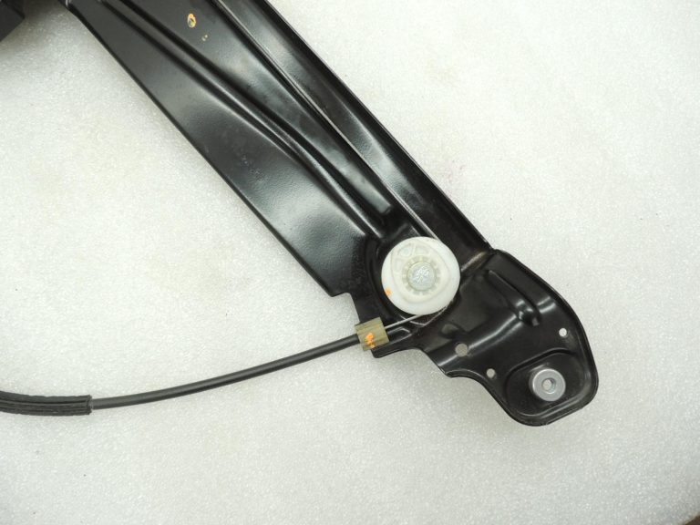 Oriģinālais BMW 5. sērijas F10 F11 F18 priekšējais labās puses loga regulators ar motoru 51337182132