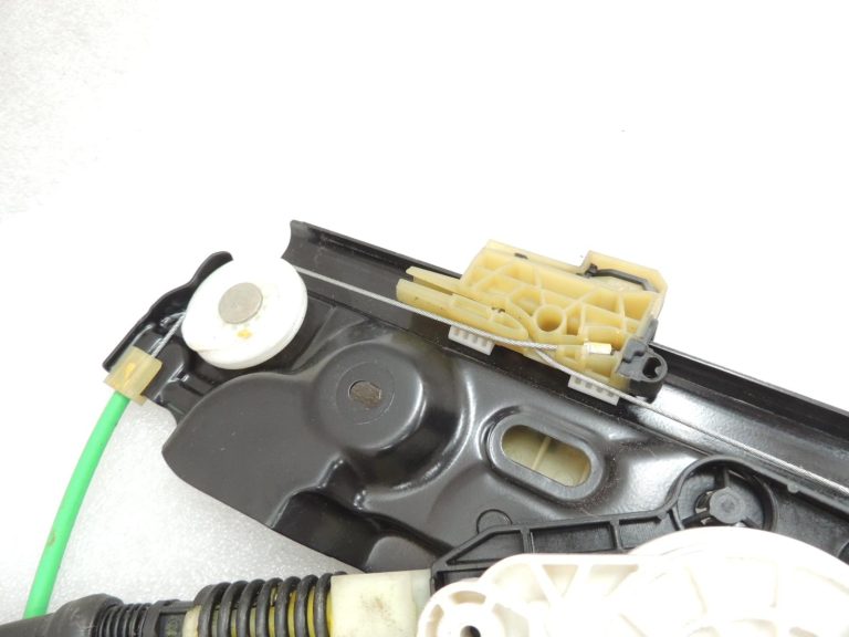 Oriģinālais BMW 5. sērijas F10 F11 F18 priekšējais labās puses loga regulators ar motoru 51337182132