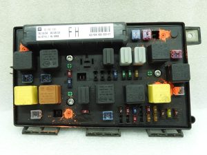 Opel Zafira B Astra H Drošinātāju kārba, atiestatīts 13191131 FH