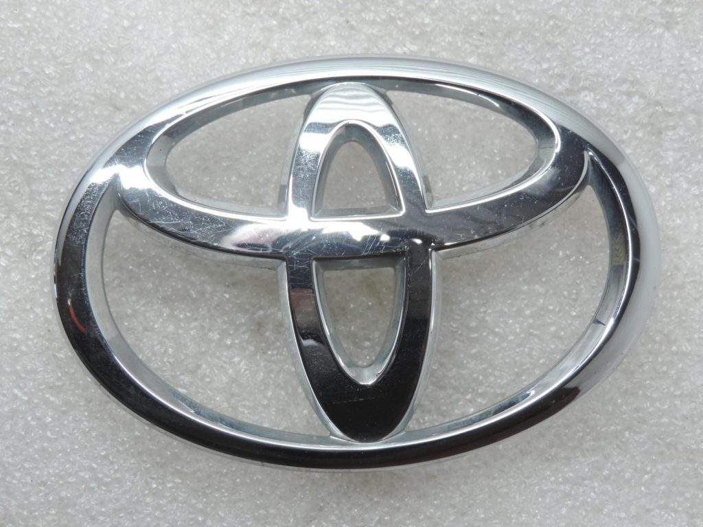 Oriģināla Toyota Yaris P13 aizmugurējo durvju aizmugurējā emblēma ar aizmugurējās durvis logotipu 2014-2020