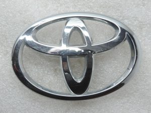 Oriģināla Toyota Yaris P13 aizmugurējo durvju aizmugurējā emblēma ar aizmugurējās durvis logotipu 2014-2020