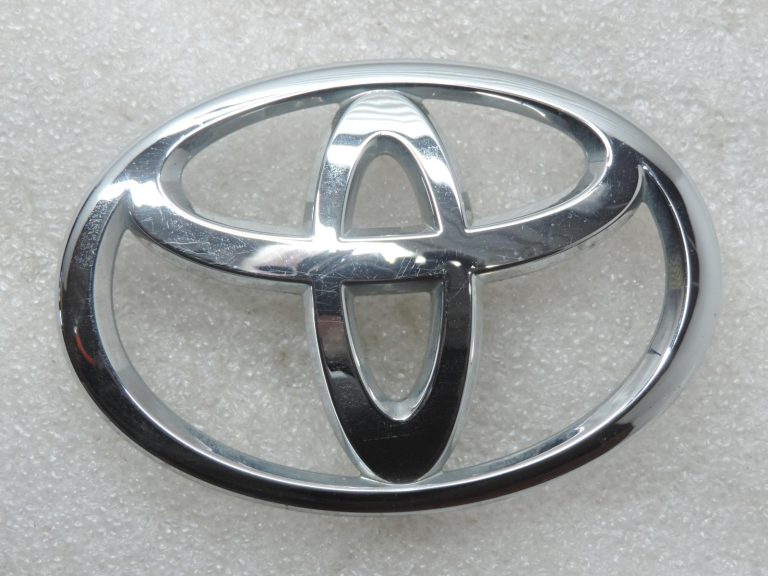 Oriģināla Toyota Yaris P13 aizmugurējo durvju aizmugurējā emblēma ar aizmugurējās durvis logotipu 2014-2020