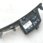 Oriģināls Toyota Yaris XP210 Aizmugurējo kreiso durvju vāka roku balsts