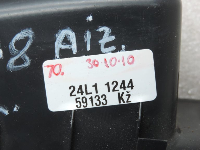 Oriģināls Toyota Yaris XP210 Aizmugurējo kreiso durvju vāka roku balsts