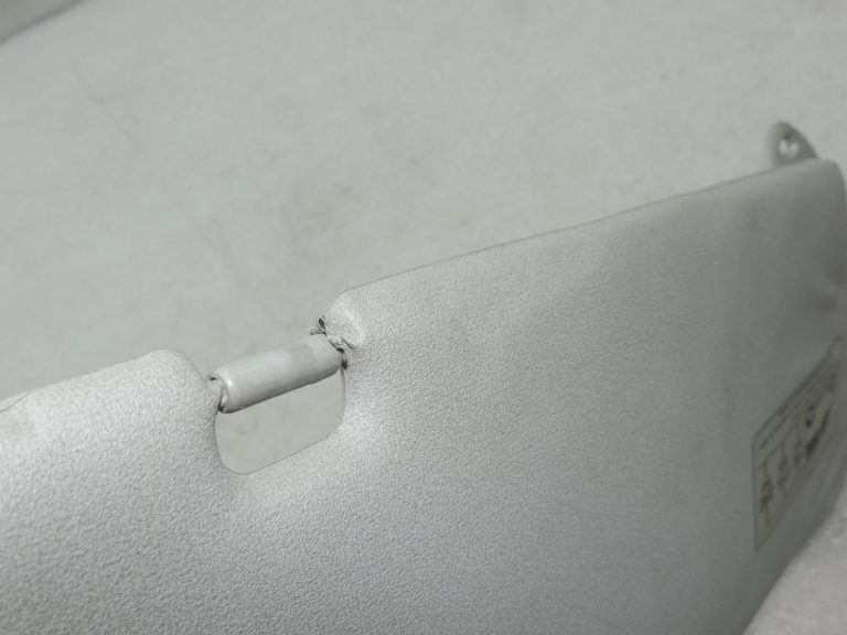 Oriģinālā Toyota Yaris Verso P2 Saules aizsarglīdzeklis kreisais, pelēks 7432052550B0