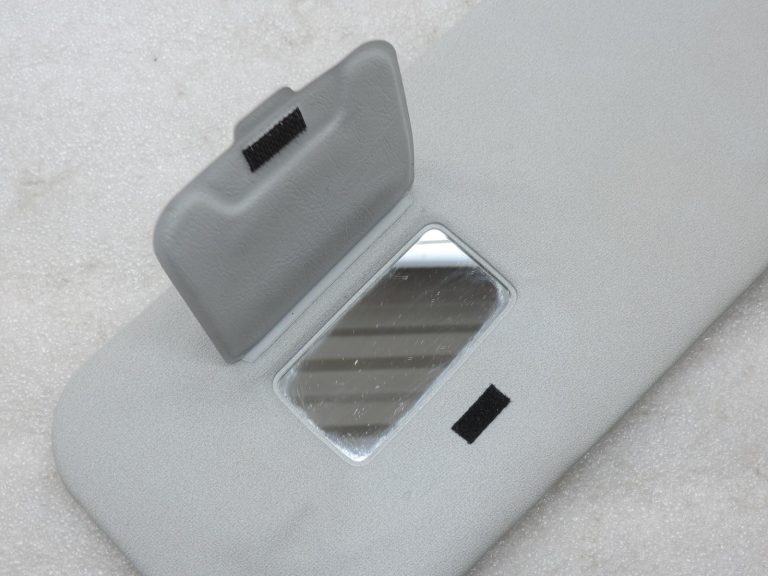 Oriģinālā Toyota Yaris Verso P2 Saules aizsegs labajā pusē, pelēks 7431052090B0