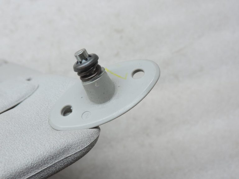 Oriģinālā Toyota Yaris Verso P2 Saules aizsegs labajā pusē, pelēks 7431052090B0