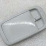 Oriģināls Toyota Yaris Verso P2 salona apgaismojuma centrs pelēks 8124012060P0