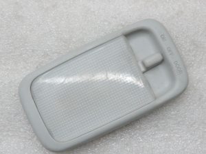 Oriģināls Toyota Yaris Verso P2 salona apgaismojuma centrs pelēks 8124012060P0