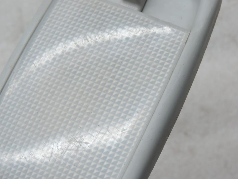 Oriģināls Toyota Yaris Verso P2 salona apgaismojuma centrs pelēks 8124012060P0