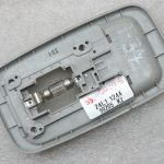 Oriģināls Toyota Yaris Verso P2 salona apgaismojuma centrs pelēks 8124012060P0