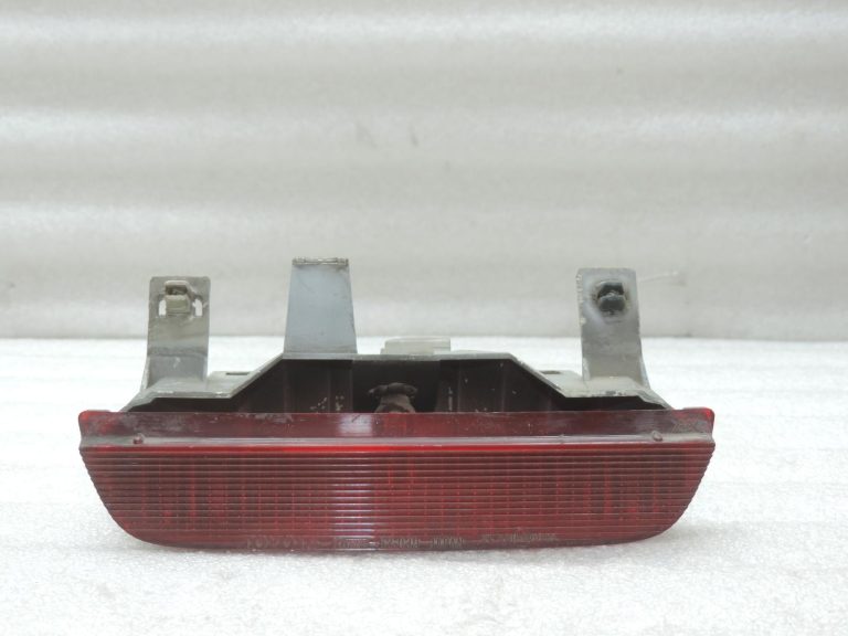 Oriģinālais Toyota Yaris Verso P2 Trešais bremžu lukturis 8157052020